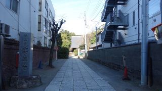 都会の静かなお寺