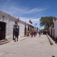 街の一つの通りの様子