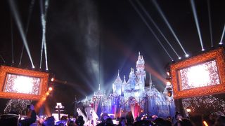 カリフォルニアディズニーランドのシンボルです。