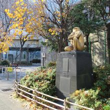 右手 (北) 方向からの眺め (左手向こうが神田橋)