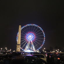 夜景に映える観覧車