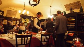 ウィーンで最も古い歴史あるレストラン！アコーディオン演奏もあり。