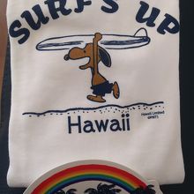 購入したTシャツとノベルティで頂いたステッカー！