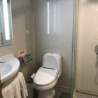 バスルーム。お手洗いはウォシュレット