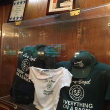 グッズも販売しているようです。