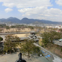 天守閣からの眺め。宇土櫓も見えます。