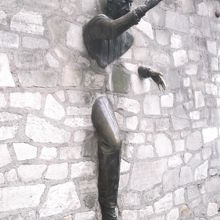 すぐ分からないかもしれません。根気強く探してください。