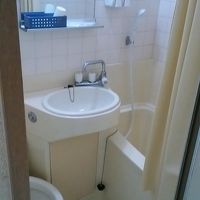 バスタブは狭いです。