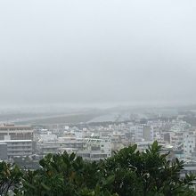 展望台から。この日は大雨。煙っていたので音だけよく聞こえる。