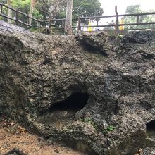 展望台の横にトーチカ。銃弾あとも分かる。