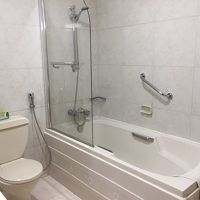 綺麗でお湯もしっかり出るバスルームでした。