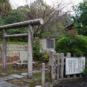 隣りには長慶天皇嵯峨東陵