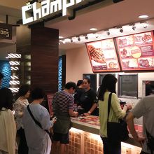 フードコートで一番列が長かった