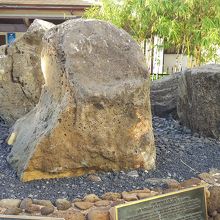 ひとつひとつはけっこう大きな石です