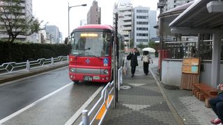 １００円、観光用にも便利な小型バス