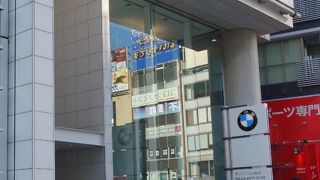 時計広場の近くにあるショールーム