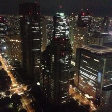 窓側の席からみた夜景