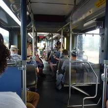 バス内はエアコンも効いていて快適