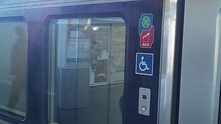 指定席を利用する場合、列車が１本異なるだけでも混み具合が全く異なる場合があります