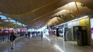 大きな空港、マドリード国際空港