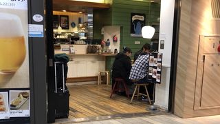 八重洲口近く。