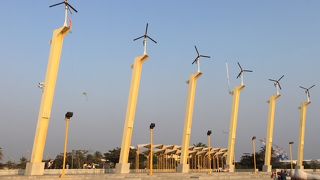 旗津半島の海岸をしばらく走るとあります。可愛い風車が並んでいます。