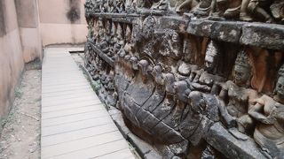 迷路の中の彫刻