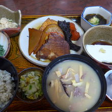 ふみや定食　@1,500(税込)　全部で９品プラスデザート