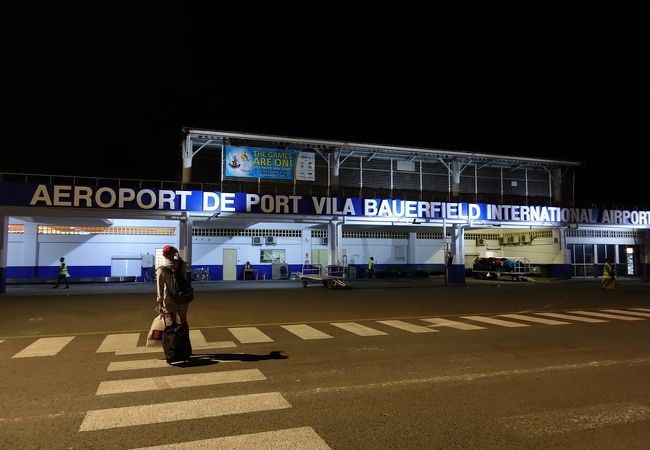 Bauerfield International Airport (VLI)