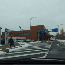 空港ターミナルビルの外観