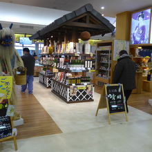 二階のお土産品販売所