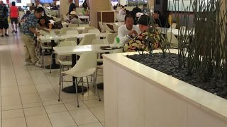 アラモアナショッピングセンターのフードコート