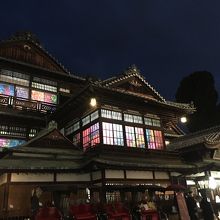 ライトアップされていた道後温泉本館