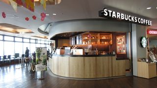 船や飛行機が眺められます