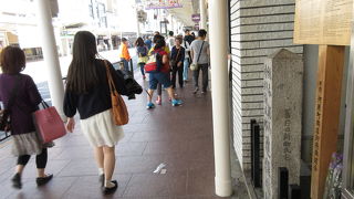 ひっそりと建っています。