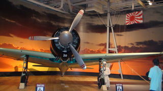 日本のゼロ戦、Ｂ２５爆撃機等現物が展示