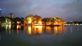 ハノイ歩きの目印的な湖