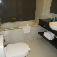 シャワーとバスタブは別になっています。