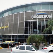 アルゼンチン側のブケバスのターミナル