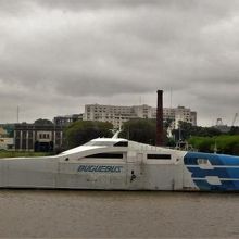 ブケバスのフェリー