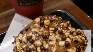 有名フレンチ店　ロブションのベーカリー！