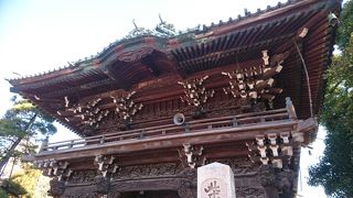 圧倒される門構え