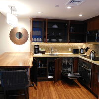 １ＢＲユニットのキッチン。器具はフル装備である。