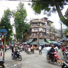 四つ角をクロスするのは勇気が要ります。