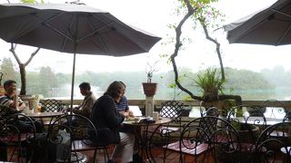 喧騒の中の憩いのスペース。