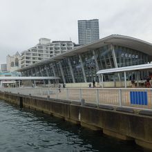 外観。海から。