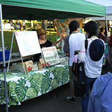 人気のグリーントマトのフライのお店