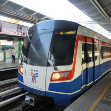 スクンビット線トンロー駅にて