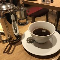 朝食ブッフェのコーヒー、紅茶は別で持って来てくれます