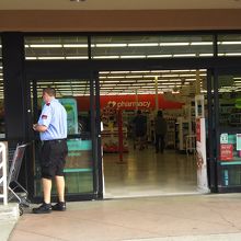 ロングスドラッグス入口